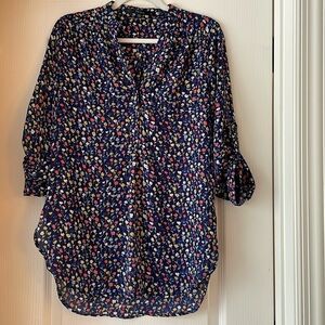 Super cute Fun2Fun 3/4 sleeve, v-neck blue floral top size medium